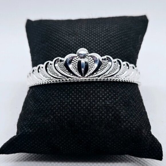 Silver Tone Adjustable Crown  Style Bracelet NWT - Picture 1 of 6